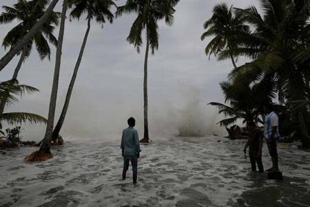 http://www.vsnews.co.in/upload/2017-12-05/1181493018CYCLONE-OCKHI.jpg