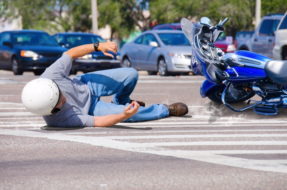 http://www.vsnews.co.in/upload/2018-02-07/931059521man_falling_off_motorcycle.jpeg